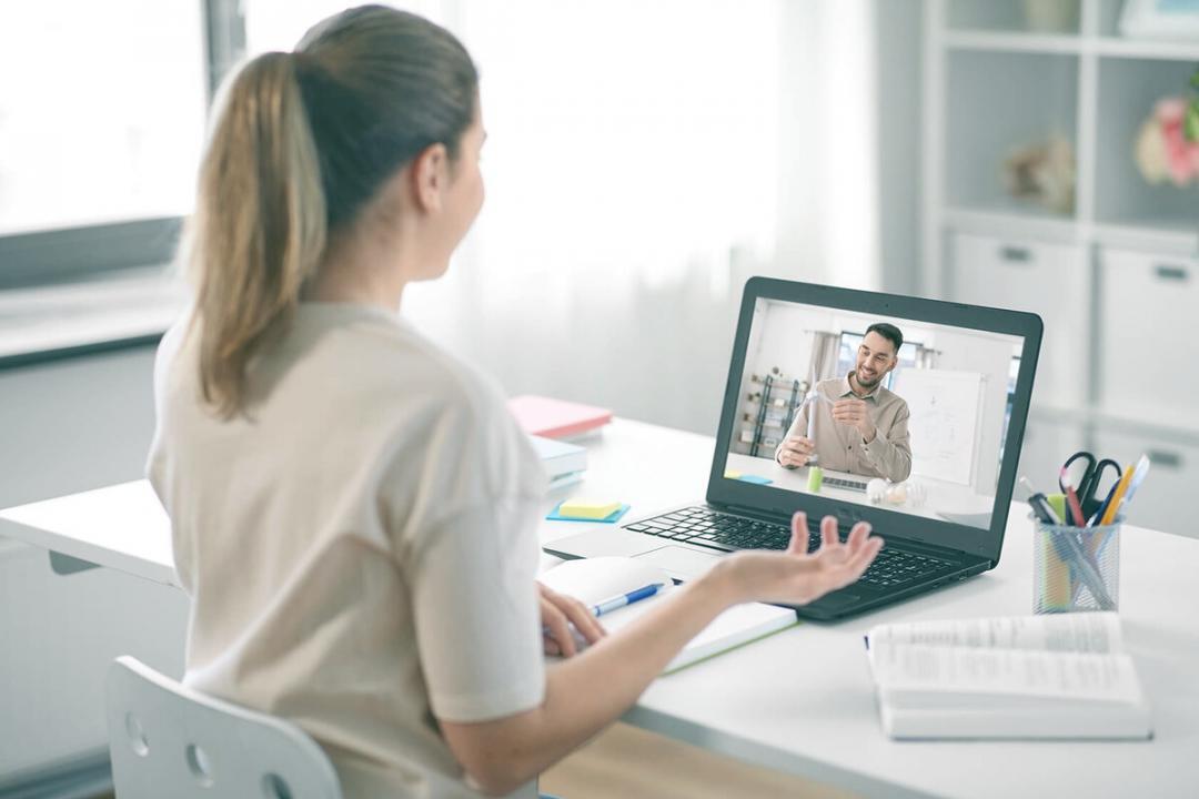 Csapatunk tagja készségesen válaszol kérdéseidre